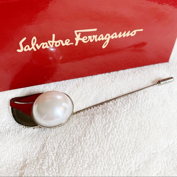 Salvatore Ferragamo Pin Brooch With Box - Picture 1 of 5